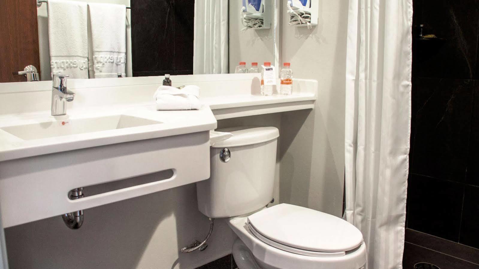 Express By Marriott Galerias Hotel 4*